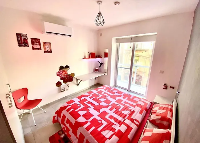Central Private En-Suite With Balcony In Shared Residence