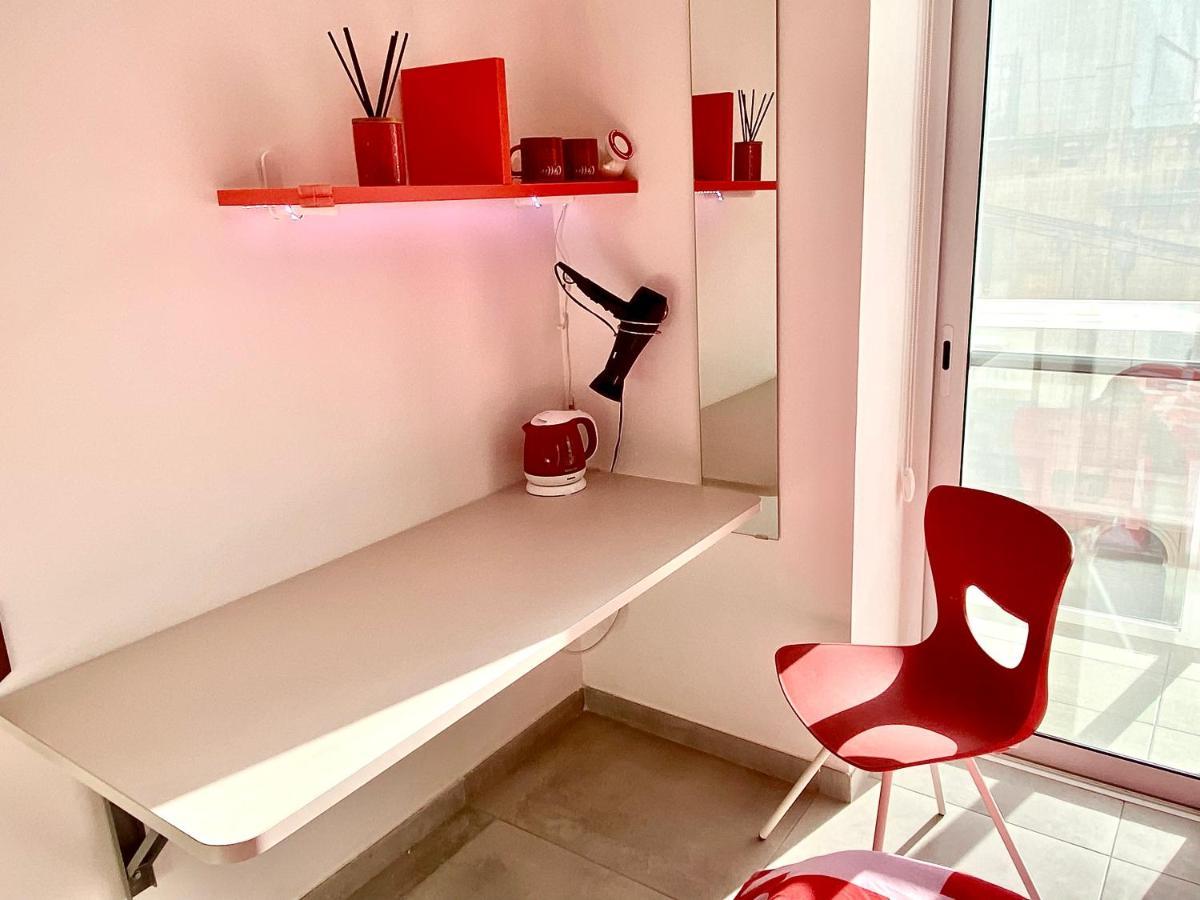 Homestay Private En-suite With Balcony In Shared