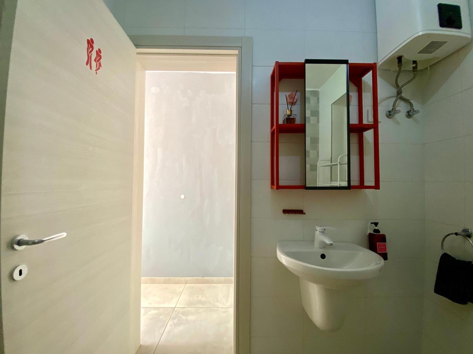 Homestay Private En-suite With Balcony In Shared Pieta